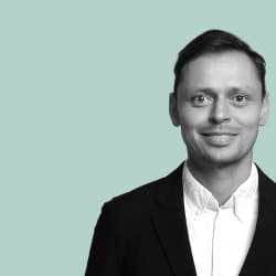 Виктор Комаров