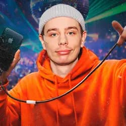 DJ Сергей Орлов включает треки с мобилы